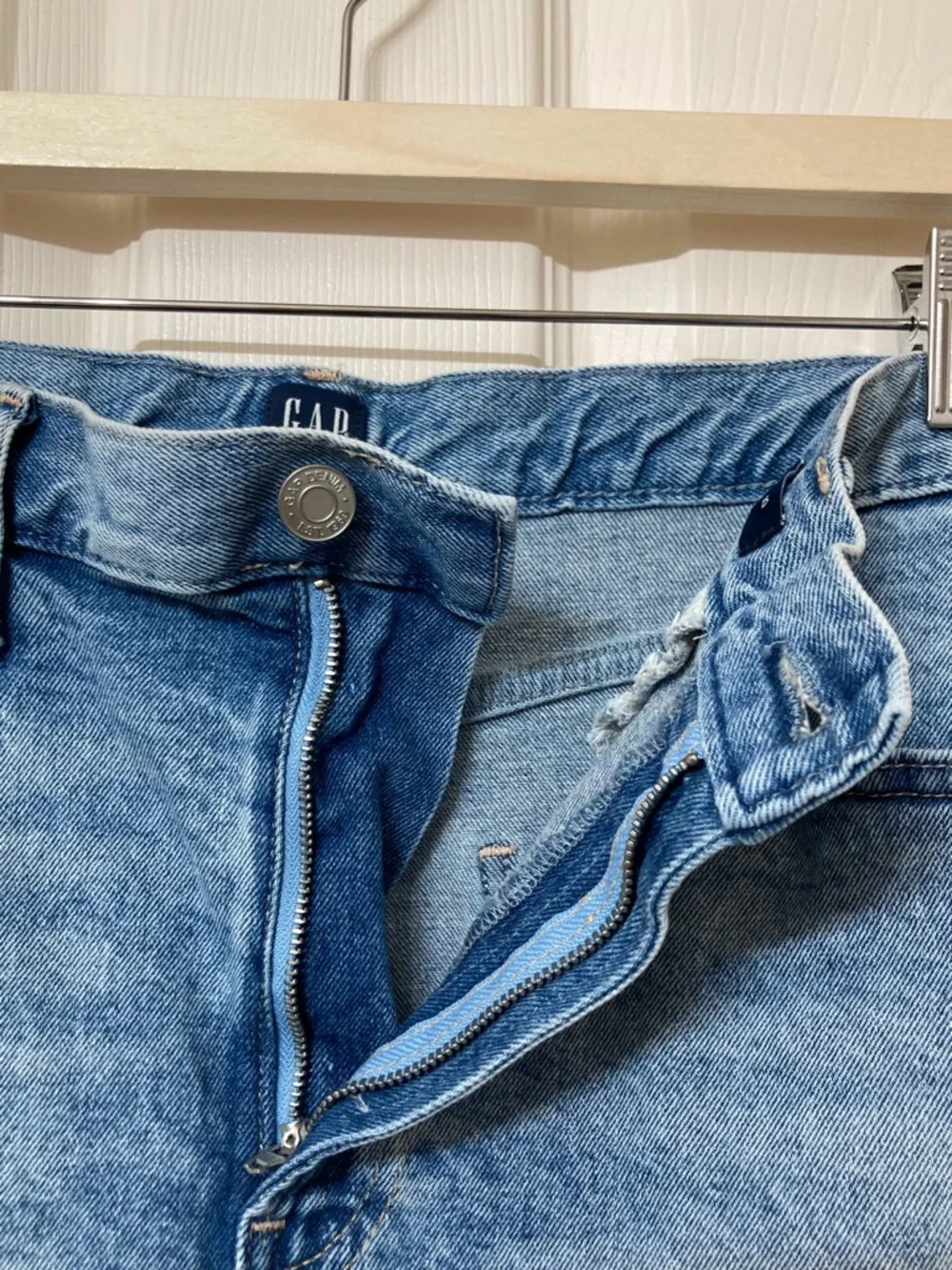 GAP Women's Light Wash High Rise Distressed Mini Denim Skirt 10 Coastal Cowgirl